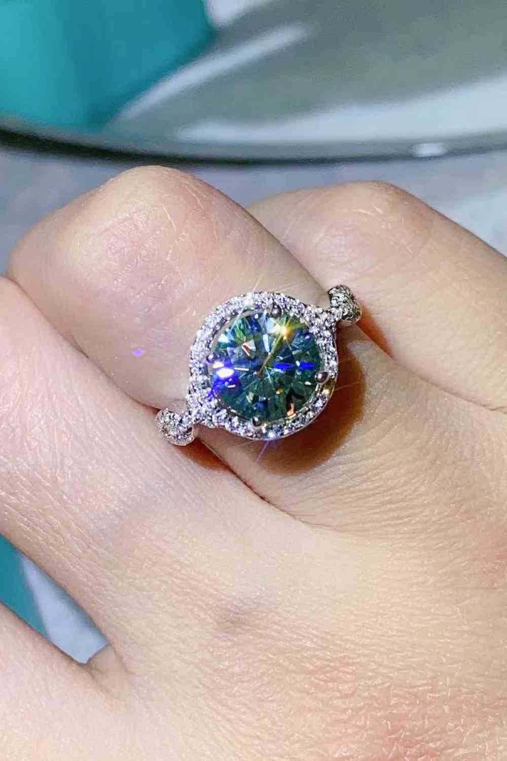 2 Carat Moissanite Emerald Green Ring for a perfect OOTD – dress to impress outfits from Amexza