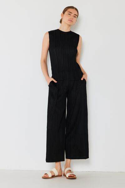 Marina West Swim Pleated Wide-Leg Pants with Side Pleat Detail for a perfect OOTD – dress to impress outfits from Amexza