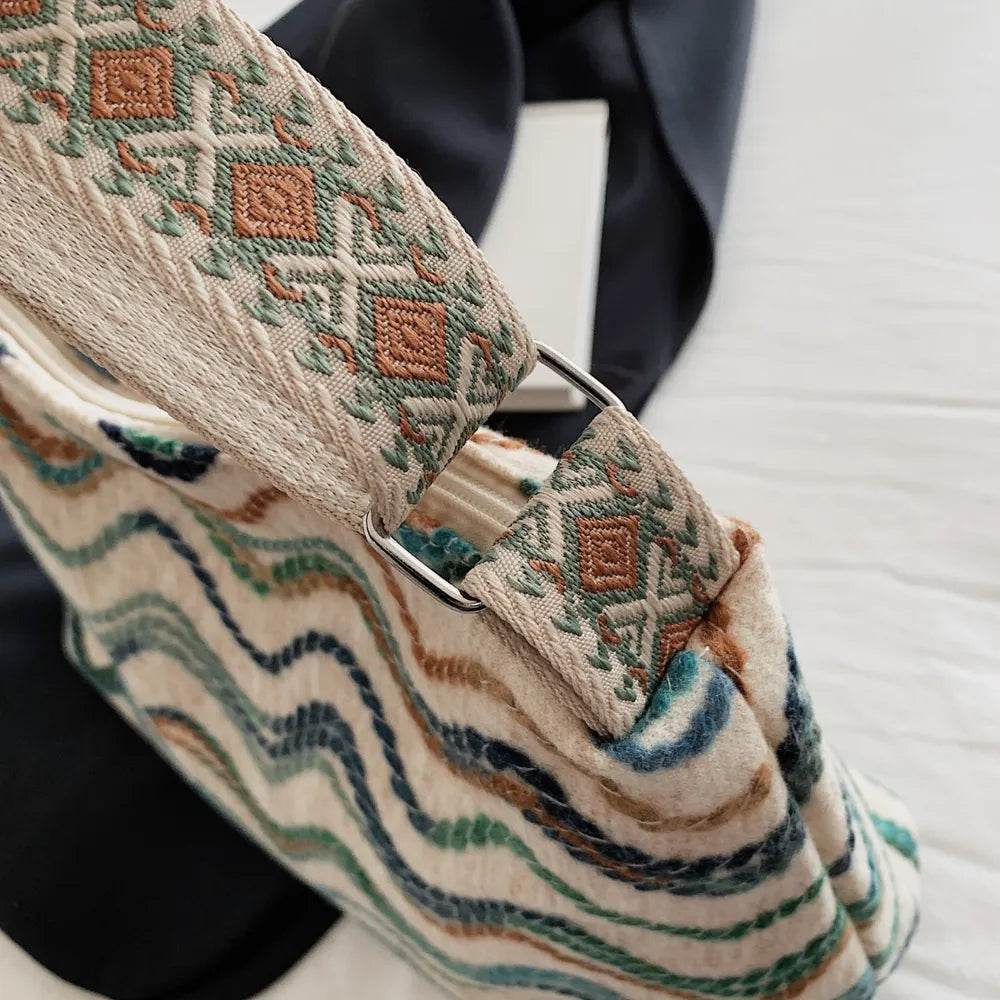 Adjustable Strap Medium Shoulder Bag for a perfect OOTD – dress to impress outfits from Amexza