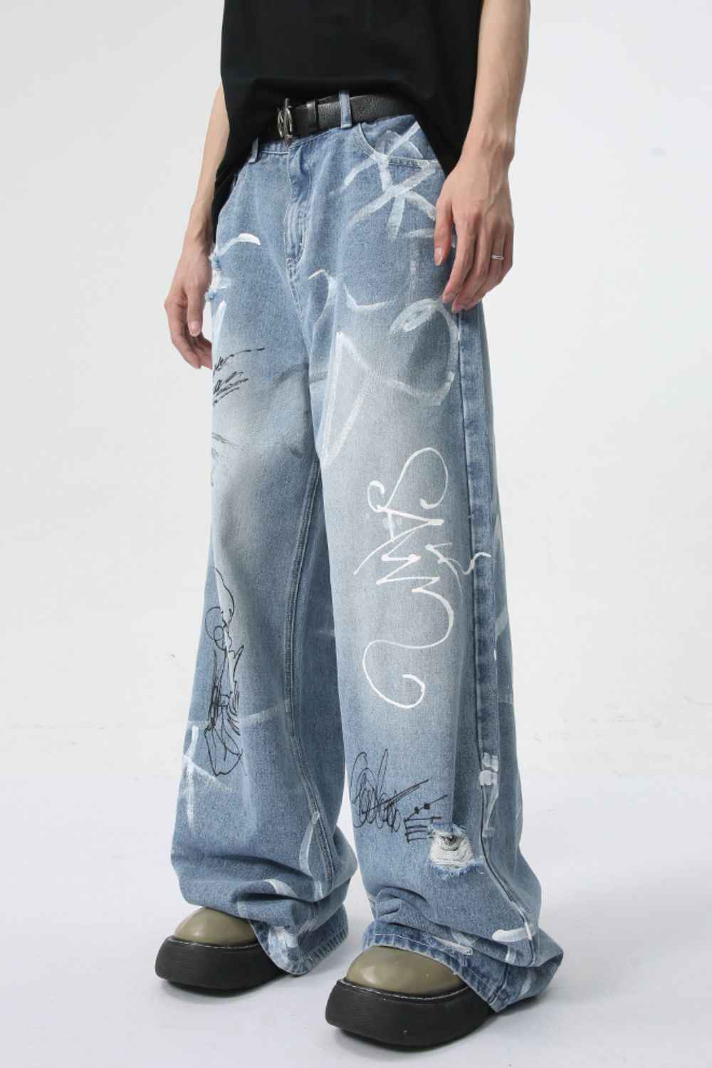 Mid Rise Graffiti Print Distressed Wide Leg Jeans for a perfect OOTD – dress to impress outfits from Amexza