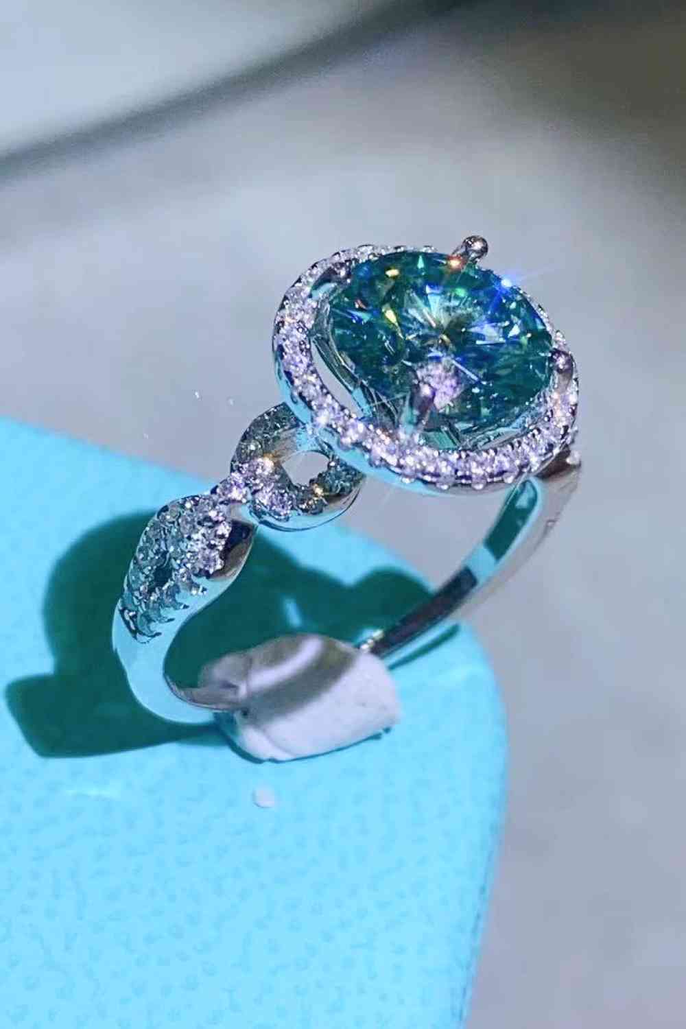 2 Carat Moissanite Emerald Green Ring for a perfect OOTD – dress to impress outfits from Amexza