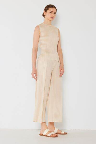 Marina West Swim Pleated Wide-Leg Pants with Side Pleat Detail for a perfect OOTD – dress to impress outfits from Amexza