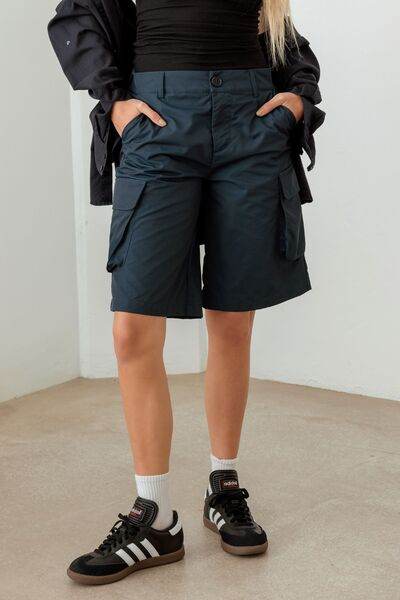 Le Lis Navy Cargo Bermuda Shorts for a perfect OOTD – dress to impress outfits from Amexza