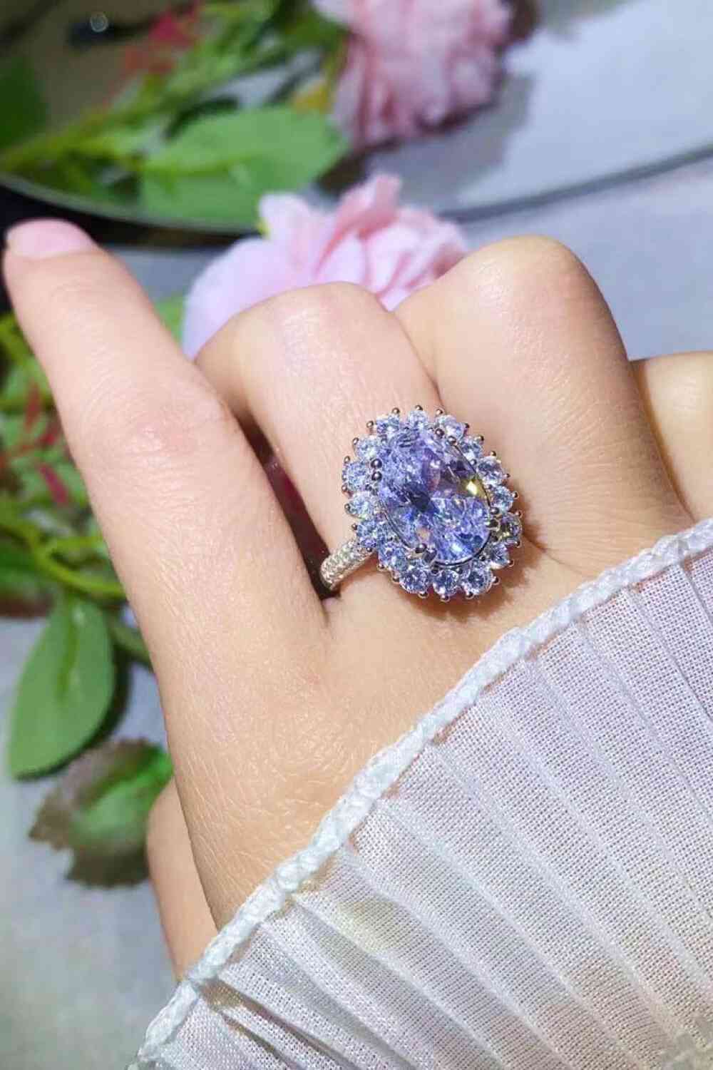 8 Carat Oval Moissanite Ring for a perfect OOTD – dress to impress outfits from Amexza