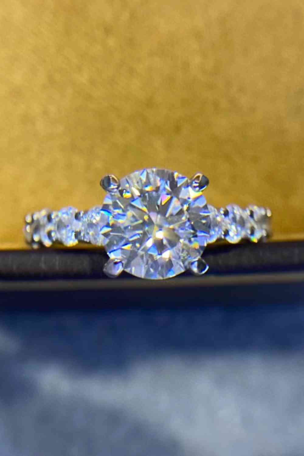 2 Carat 4-Prong Moissanite Ring for a perfect OOTD – dress to impress outfits from Amexza