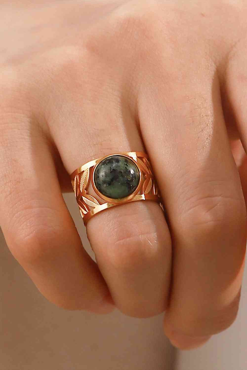 18k Gold Plated Malachite Leaf Ring for a perfect OOTD – dress to impress outfits from Amexza