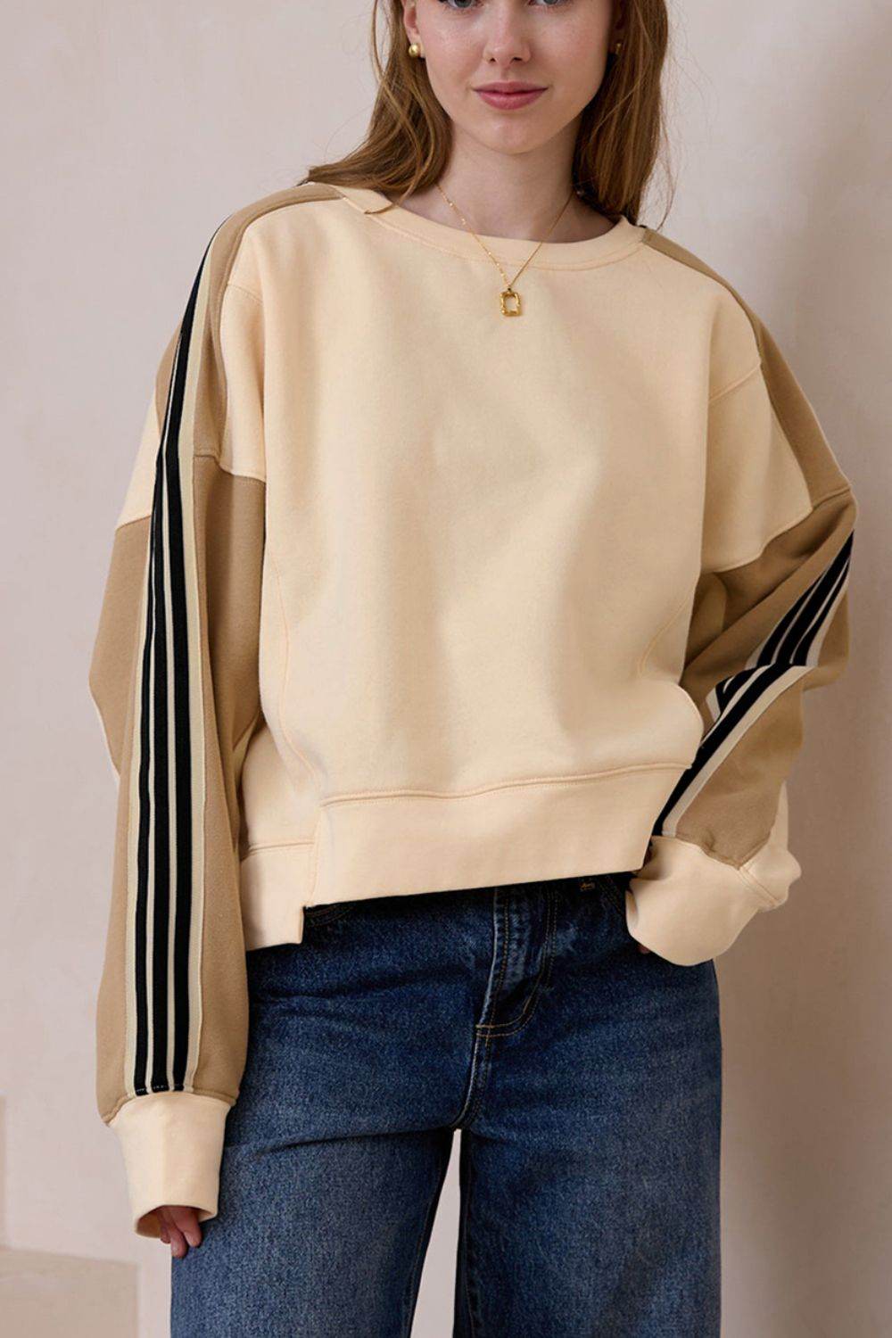 Contrast Round Neck Long Sleeve Sweatshirt - Amexza