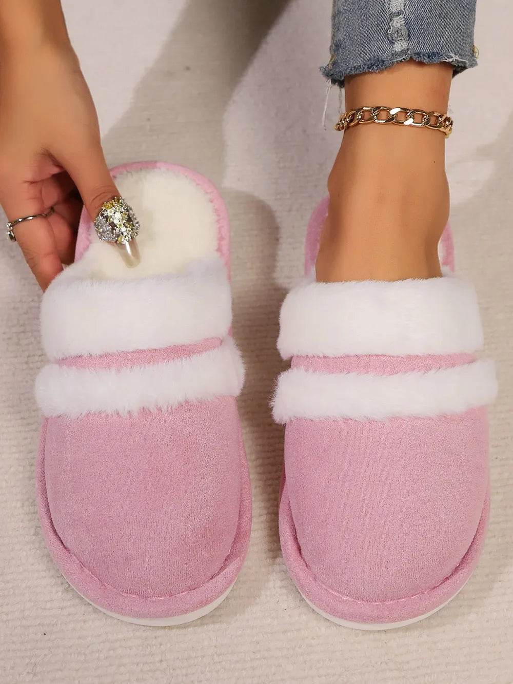 Contrast Faux Fur Round Toe Slippers for a perfect OOTD – dress to impress outfits from Amexza
