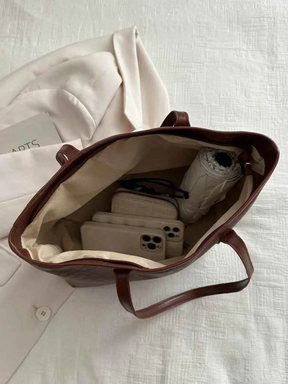 PU Leather Medium Shoulder Bag for a perfect OOTD – dress to impress outfits from Amexza