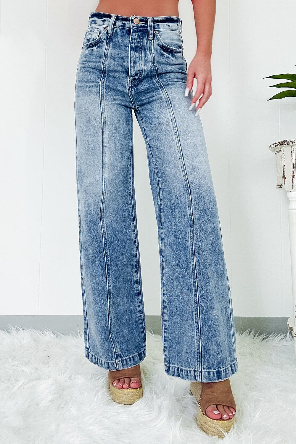 High Waist Wide Leg Jeans - Medium / 6