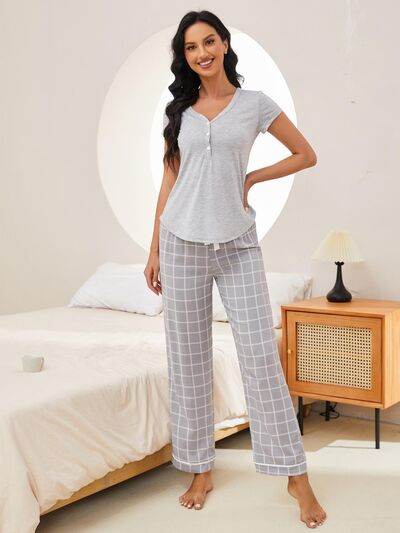 V-Neck Short Sleeve Top and Pants Lounge Set for a perfect OOTD – dress to impress outfits from Amexza