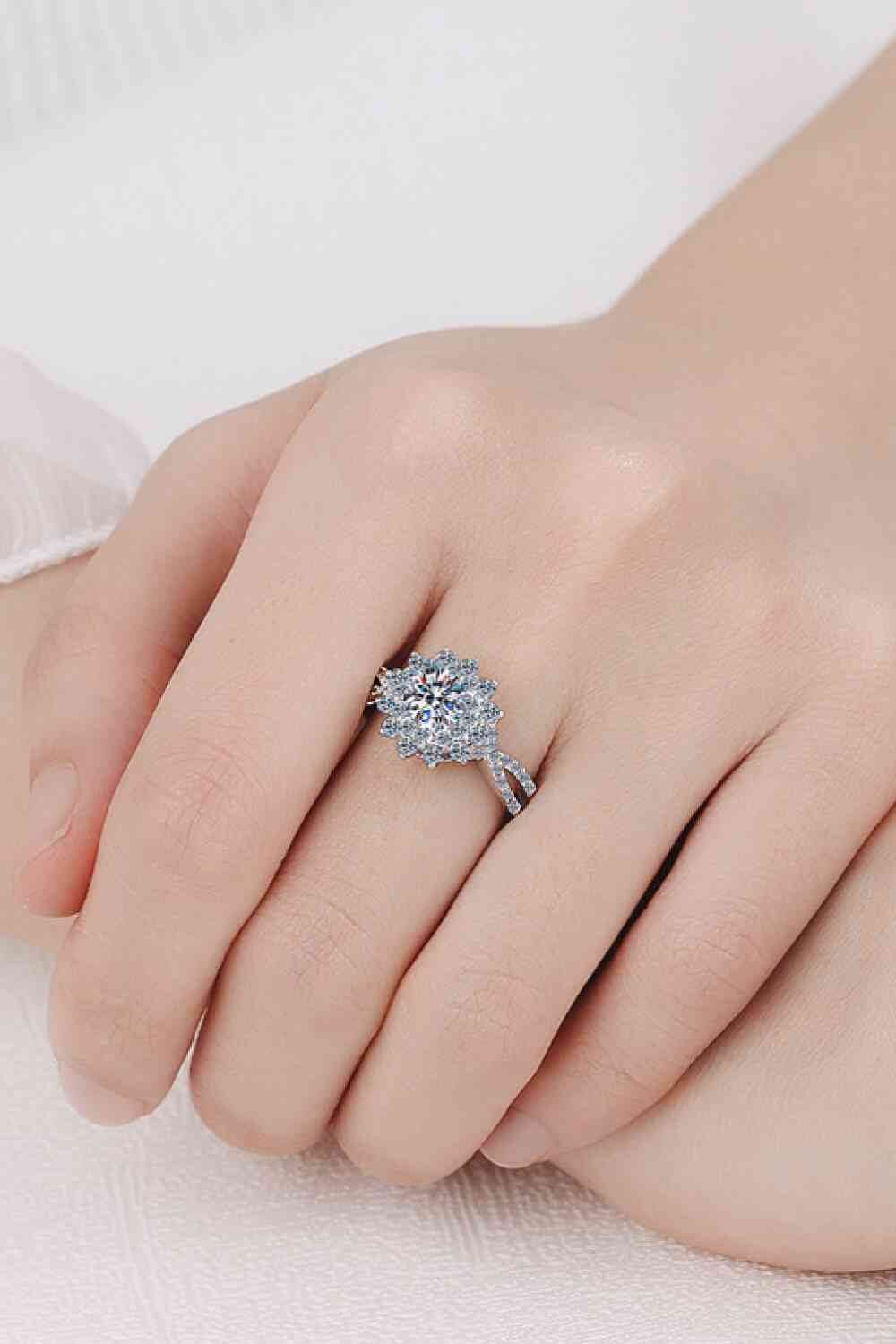Moissanite Flower-Shape Split Shank Ring for a perfect OOTD – dress to impress outfits from Amexza