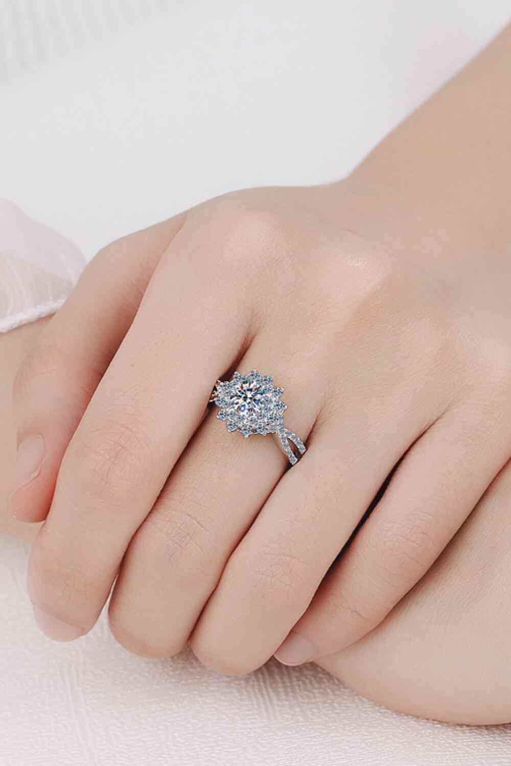 Moissanite Flower-Shape Split Shank Ring for a perfect OOTD – dress to impress outfits from Amexza