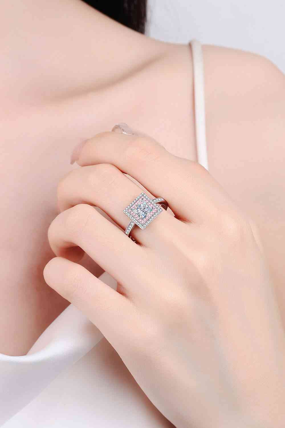 Stay Elegant 1 Carat Moissanite Ring for a perfect OOTD – dress to impress outfits from Amexza