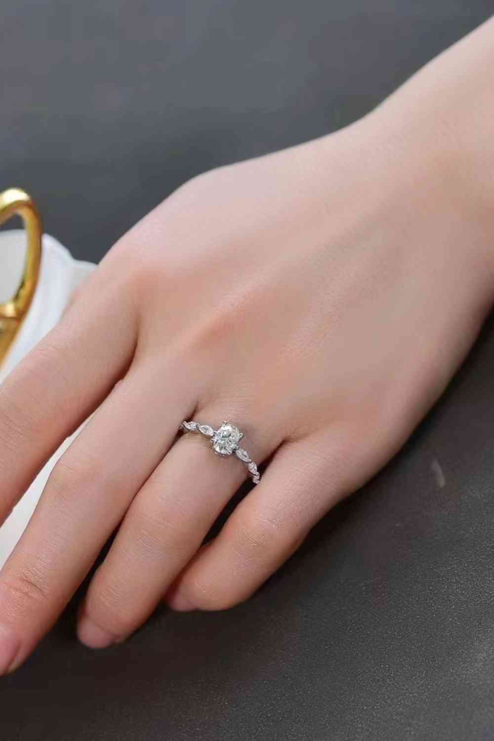 1 Carat Moissanite Oval Ring for a perfect OOTD – dress to impress outfits from Amexza