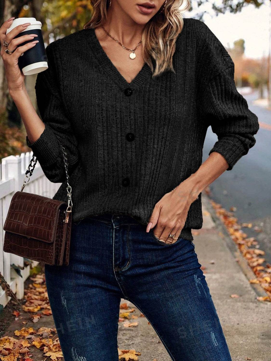 V-Neck Long Sleeve T-Shirt Black for a perfect OOTD – dress to impress outfits from Amexza