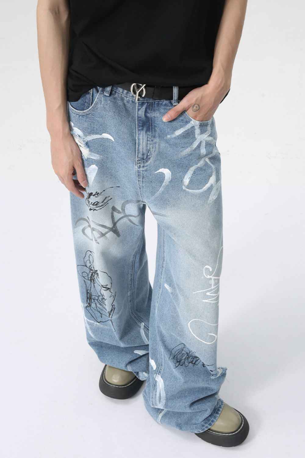 Mid Rise Graffiti Print Distressed Wide Leg Jeans for a perfect OOTD – dress to impress outfits from Amexza