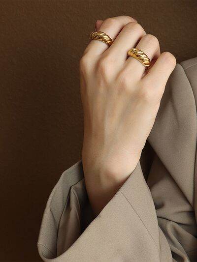 Ribbed Titanium Steel Ring Gold for a perfect OOTD – dress to impress outfits from Amexza