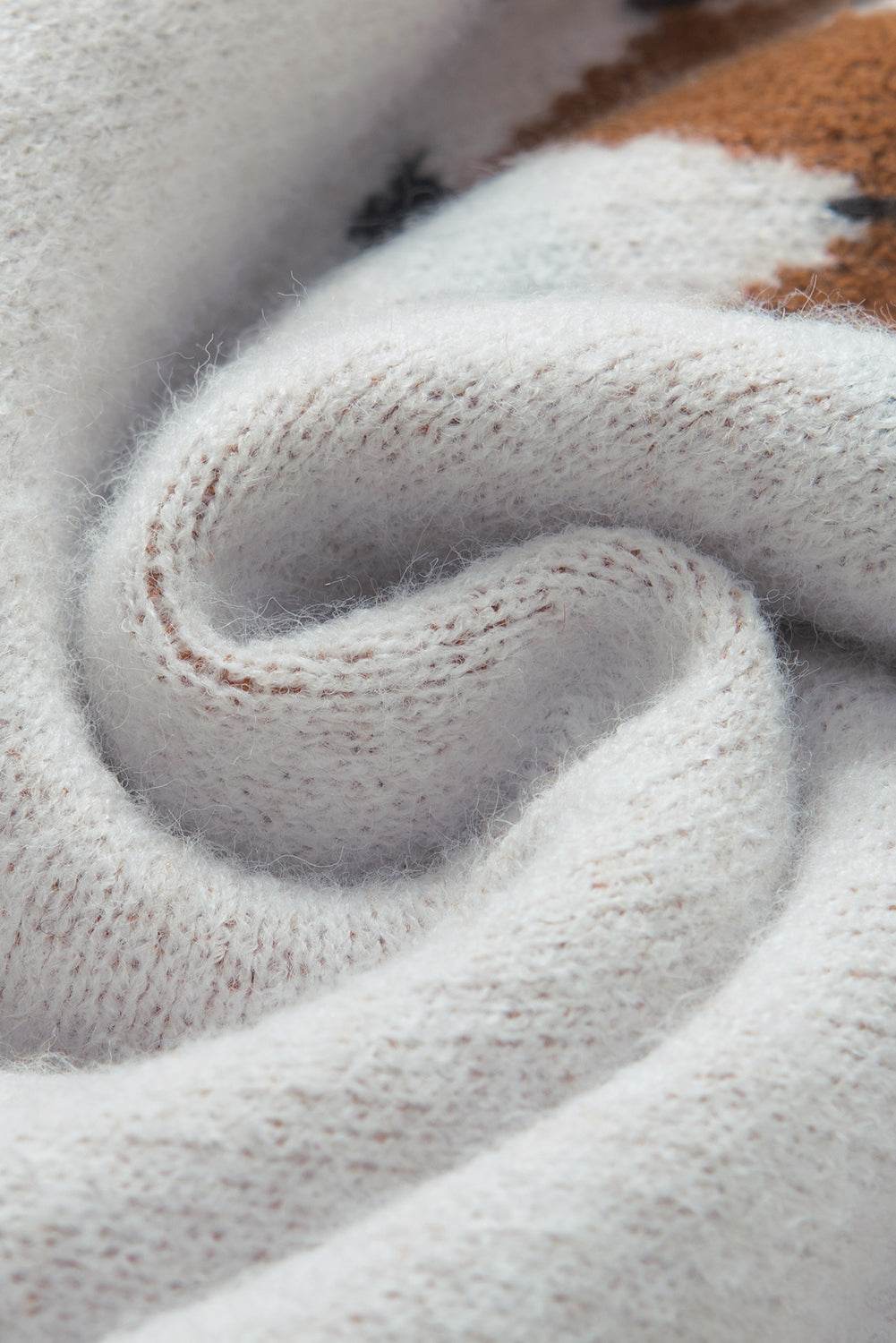 Geometric Contrast Round Neck Long Sleeve Sweater for a perfect OOTD – dress to impress outfits from Amexza